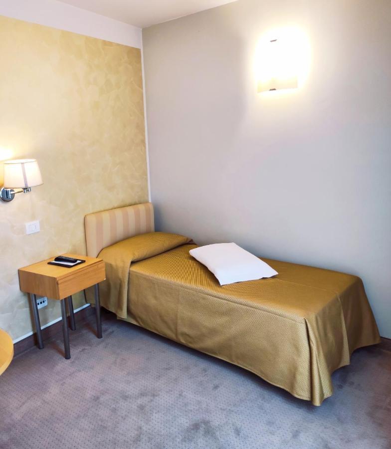 Hotel Dependance Silvestro ガルダ エクステリア 写真