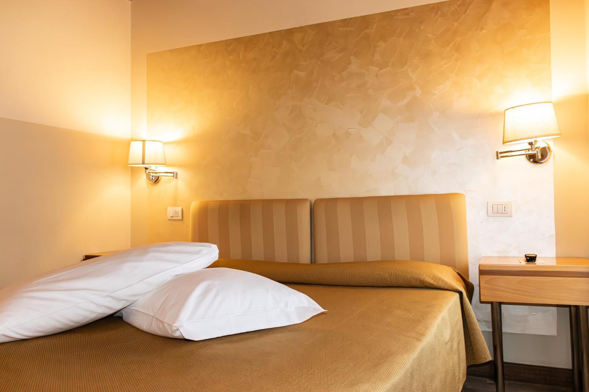 Hotel Dependance Silvestro ガルダ エクステリア 写真