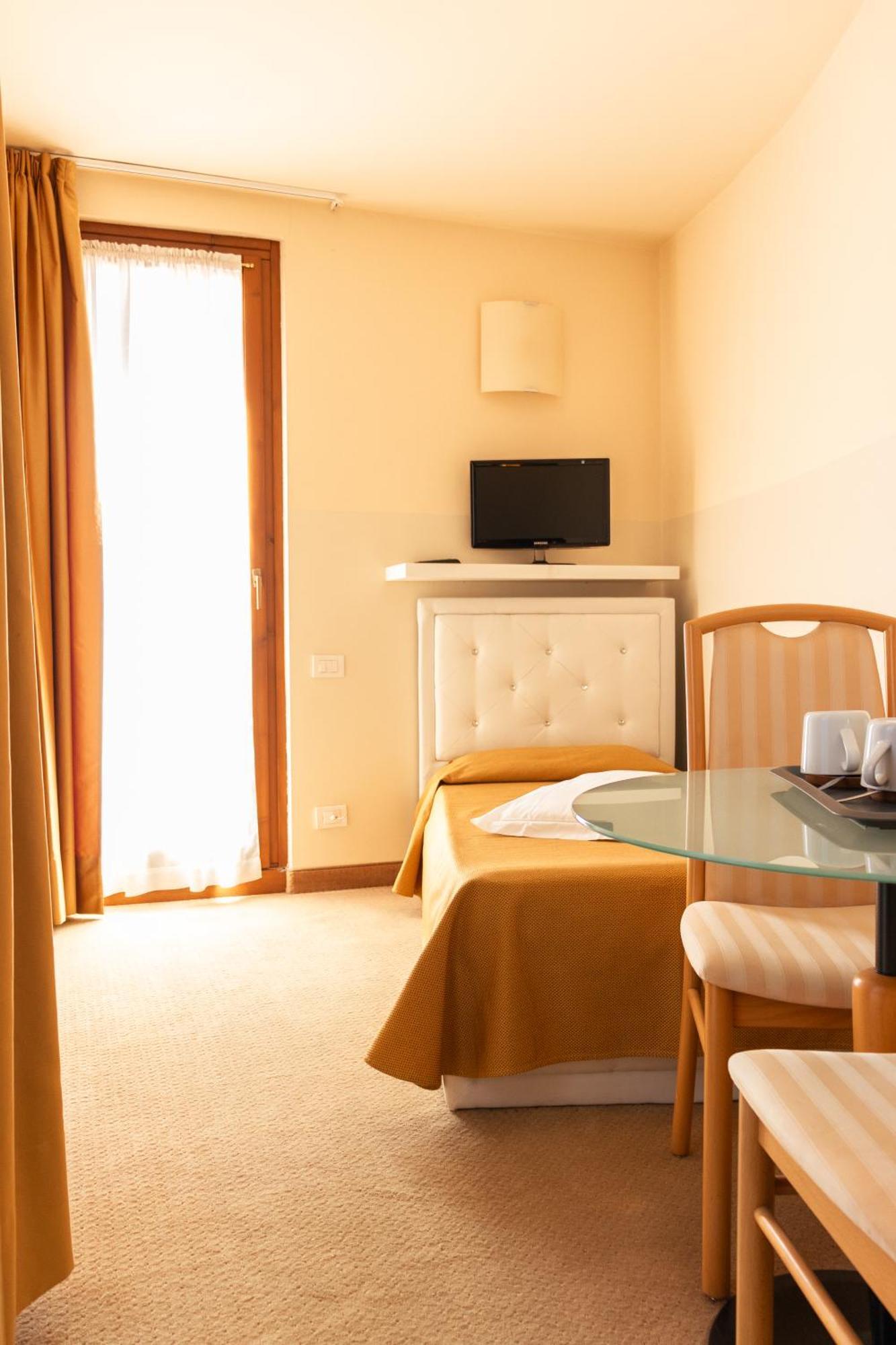 Hotel Dependance Silvestro ガルダ エクステリア 写真