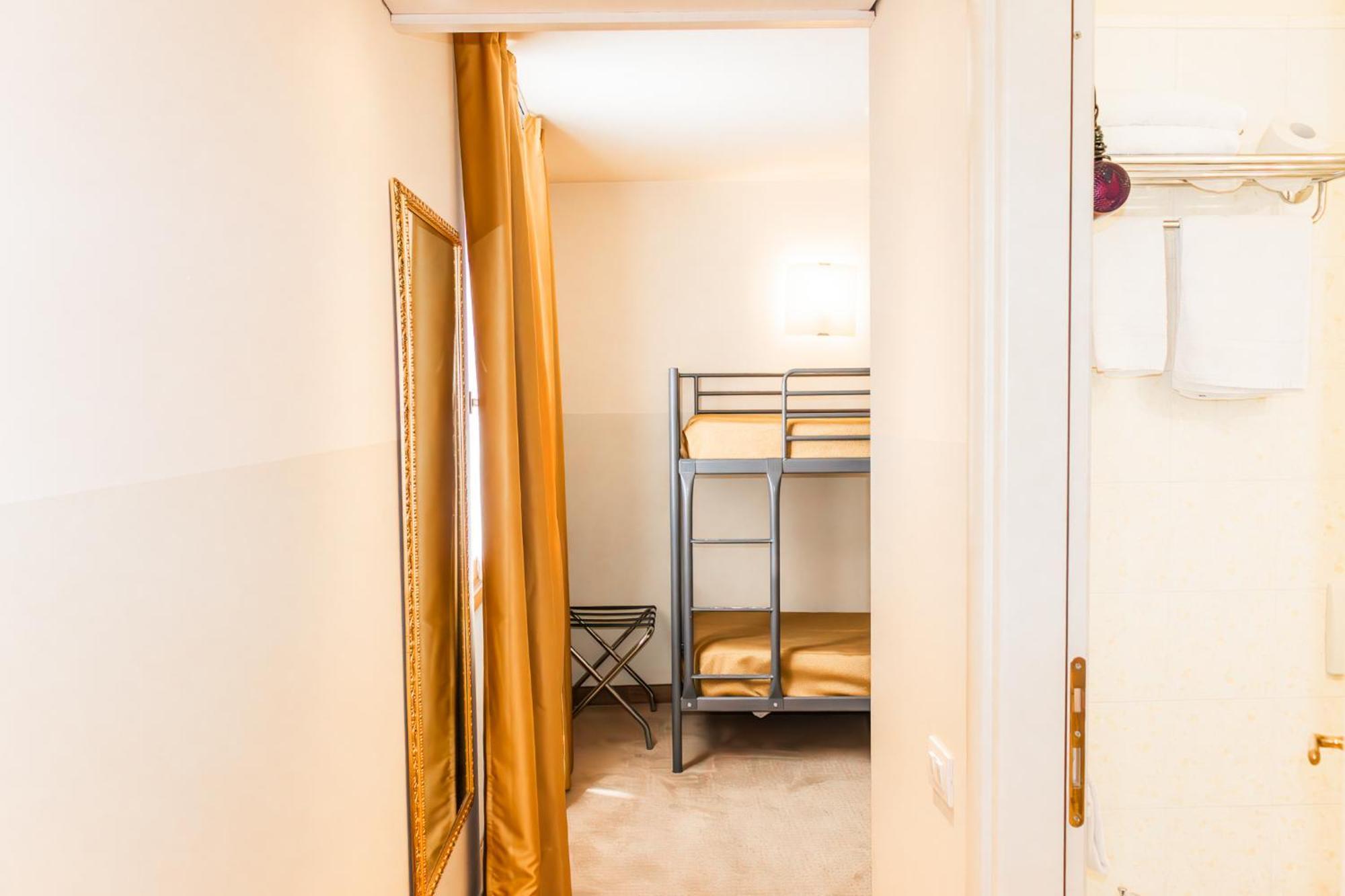 Hotel Dependance Silvestro ガルダ エクステリア 写真