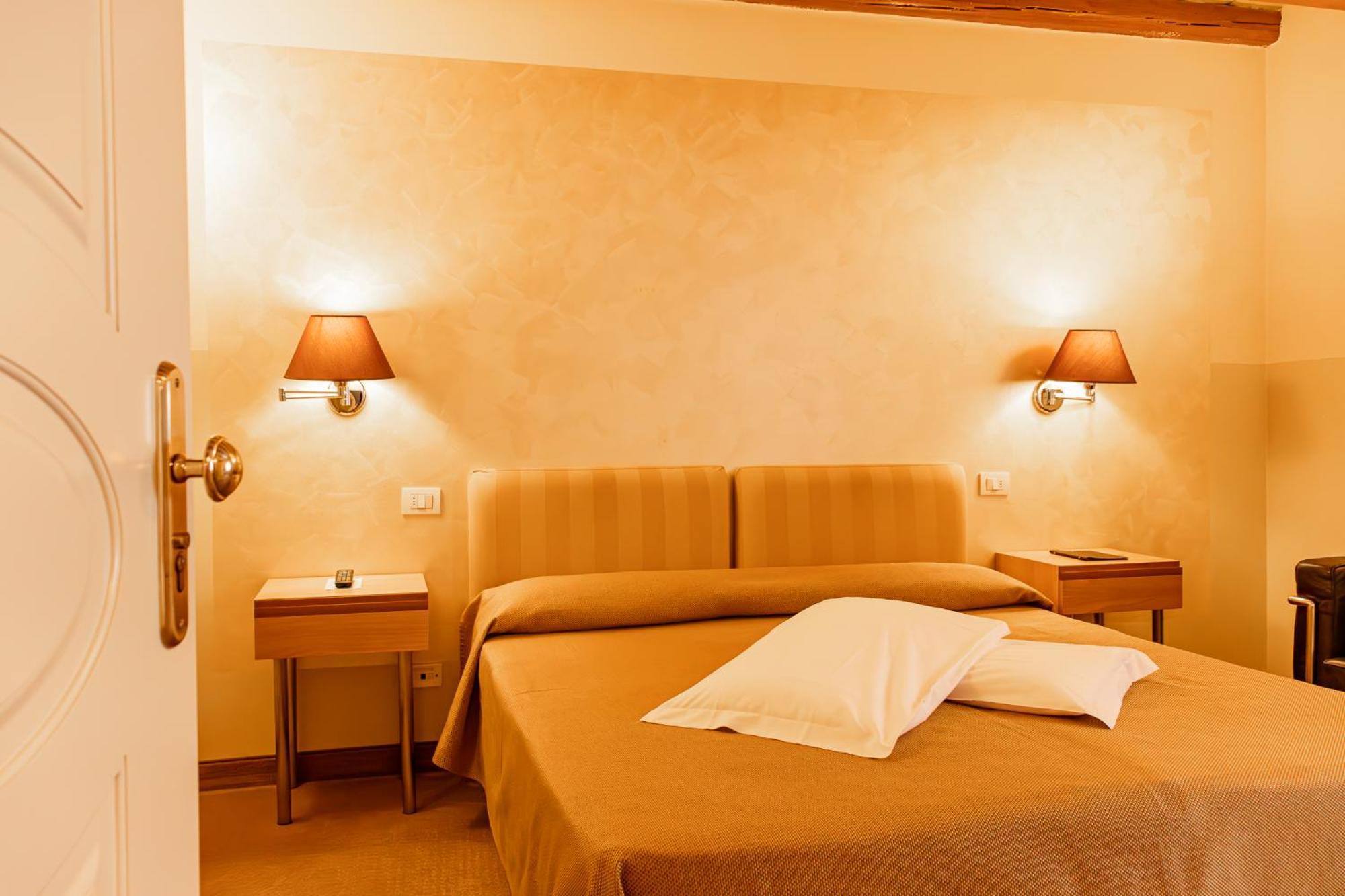 Hotel Dependance Silvestro ガルダ エクステリア 写真