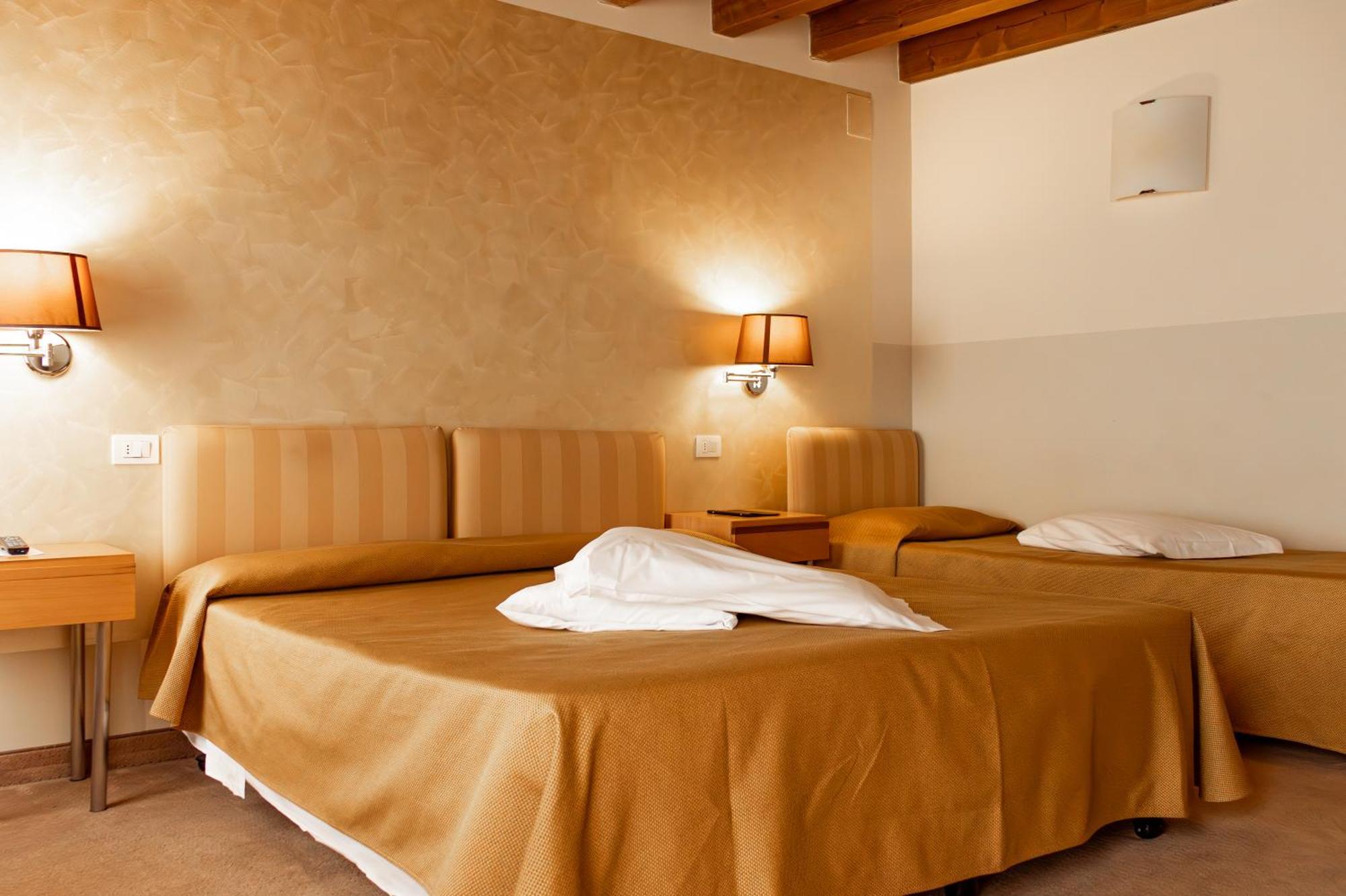 Hotel Dependance Silvestro ガルダ エクステリア 写真